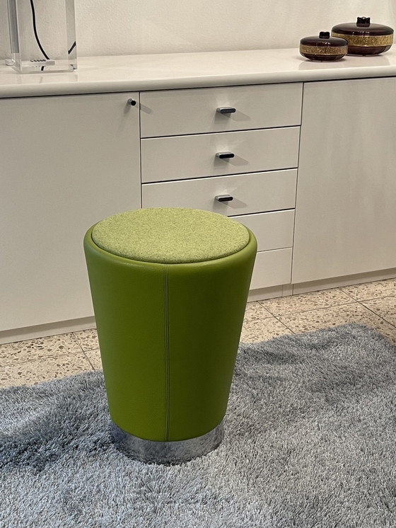 Image 1 of Leolux Barillo pouf/ table d'appoint cuir lime/ tissu