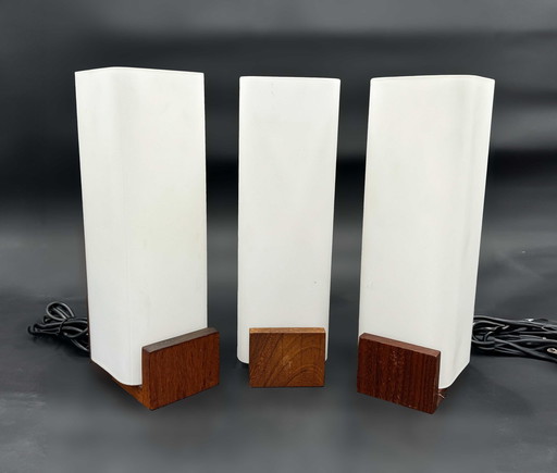 3x Auray 80,030 wall lights Philips