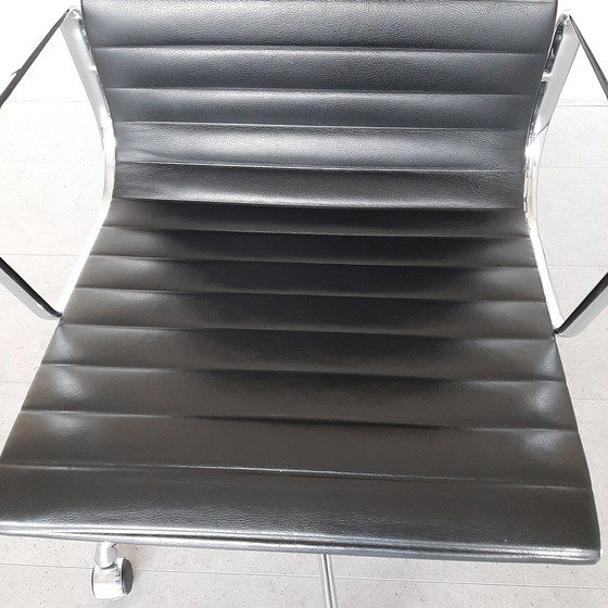 Image 1 of Vitra office chair EA119 with high back