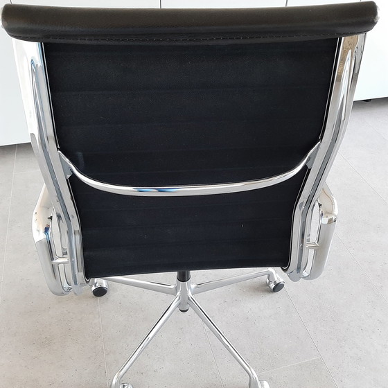 Image 1 of Vitra office chair EA119 with high back