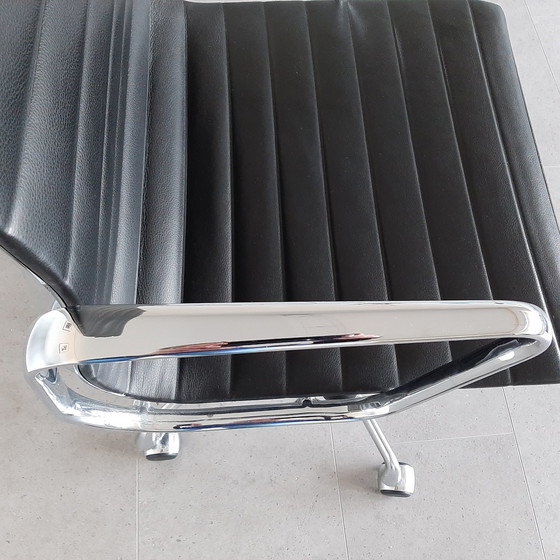 Image 1 of Vitra office chair EA119 with high back