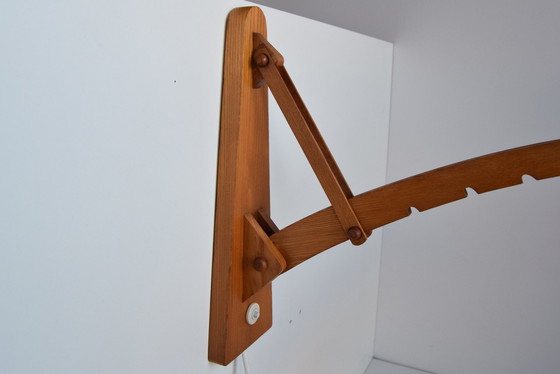 Image 1 of Lampada da parete orientabile in legno anni '60 di Pokrok Žilina, Cecoslovacchia. 