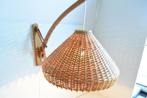 Image 1 of Lampada da parete orientabile in legno anni '60 di Pokrok Žilina, Cecoslovacchia. 