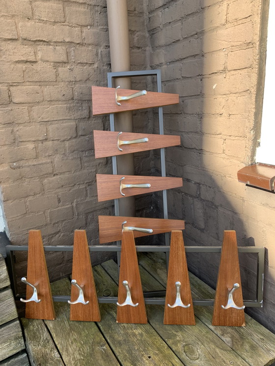 Image 1 of Porte-manteaux Retro / Vintage, un avec 5 crochets et un avec 4 crochets