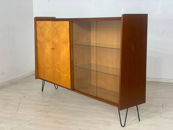 Image 1 of Credenza alta con credenza e stoviglie vintage di metà secolo