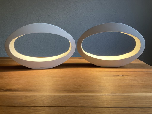 2 lampes Philips au design moderne