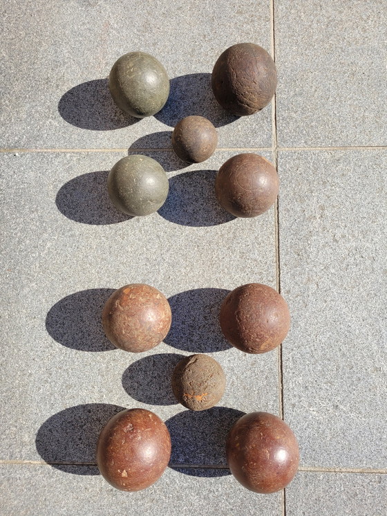 Image 1 of Scatola decorativa vintage con articoli per sport con la palla