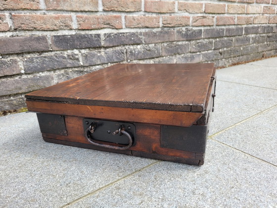 Image 1 of Scatola decorativa vintage con articoli per sport con la palla