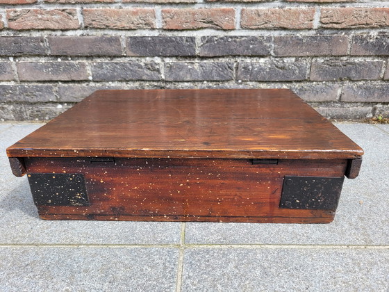 Image 1 of Scatola decorativa vintage con articoli per sport con la palla