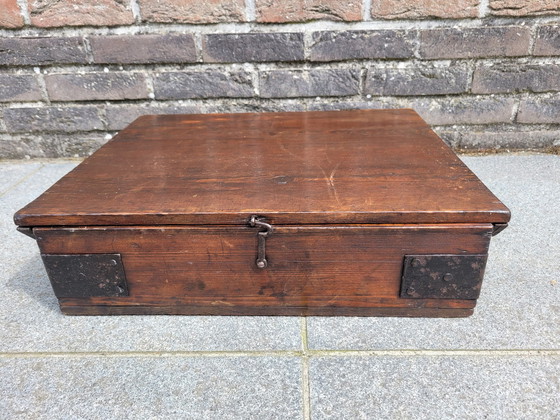 Image 1 of Scatola decorativa vintage con articoli per sport con la palla