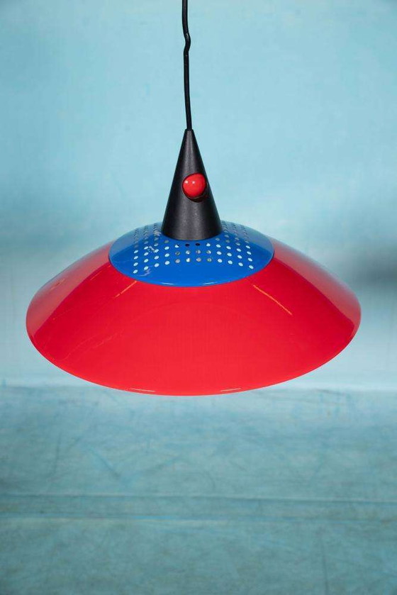 Image 1 of Lampe suspendue de style Memphis 1980, rouge-bleu-noir pour enfants