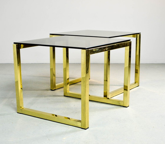 Image 1 of Tables d'appoint cubiques Hollywood Regency avec plateau en verre fumé. Ensemble de 2. 80s