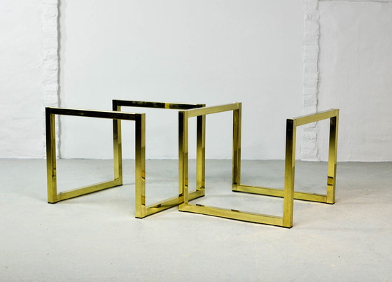 Image 1 of Tables d'appoint cubiques Hollywood Regency avec plateau en verre fumé. Ensemble de 2. 80s