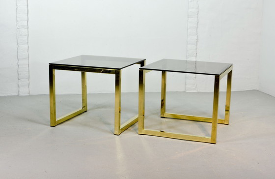 Image 1 of Tables d'appoint cubiques Hollywood Regency avec plateau en verre fumé. Ensemble de 2. 80s