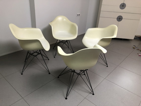 Image 1 of 4x Vitra DAR dining room chairs