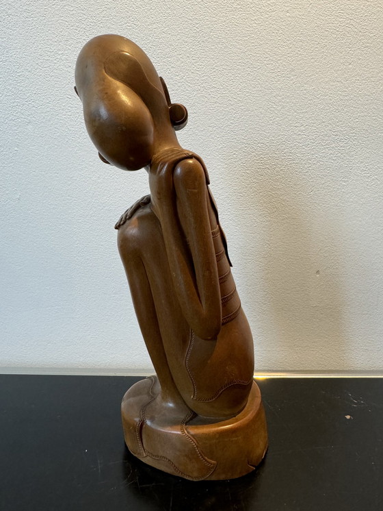 Image 1 of Sculpture d'une femme assise