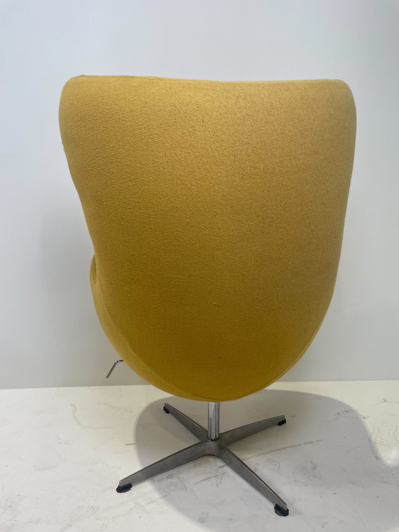 Image 1 of Poltrona di design vintage con pouf