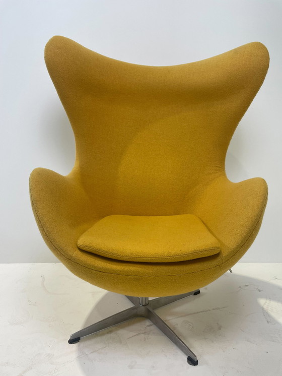 Image 1 of Poltrona di design vintage con pouf