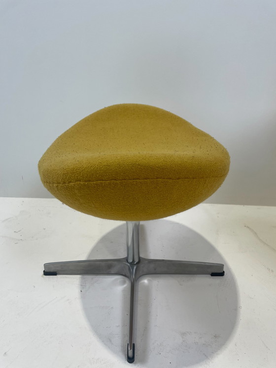 Image 1 of Poltrona di design vintage con pouf