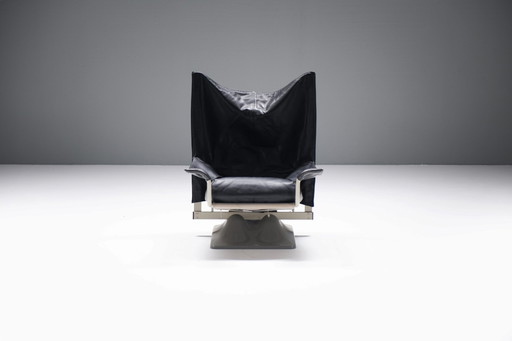 Vintage Italian AEO lounge chair in black leather by Paolo Deganello - Cassina