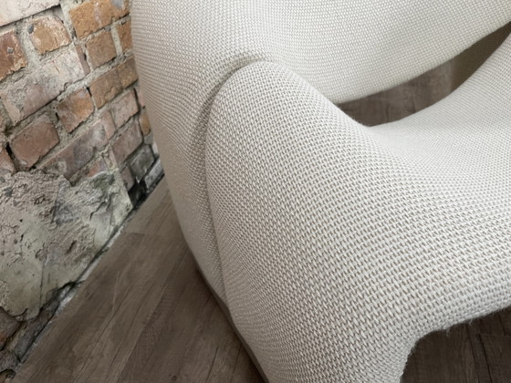 Image 1 of Artifort Groovy (M-Chair) cream armchair