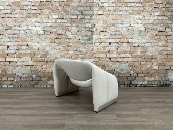 Image 1 of Artifort Groovy (M-Chair) cream armchair