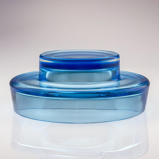 Image 1 of Kaj Franck - A large topaz-blue and clear glass art-object, model KF 261 - Nuutajärvi-Notsjö Finland circa 1965