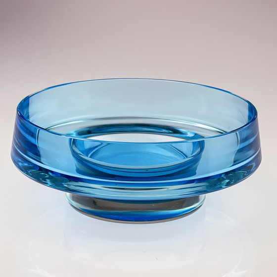 Image 1 of Kaj Franck - A large topaz-blue and clear glass art-object, model KF 261 - Nuutajärvi-Notsjö Finland circa 1965