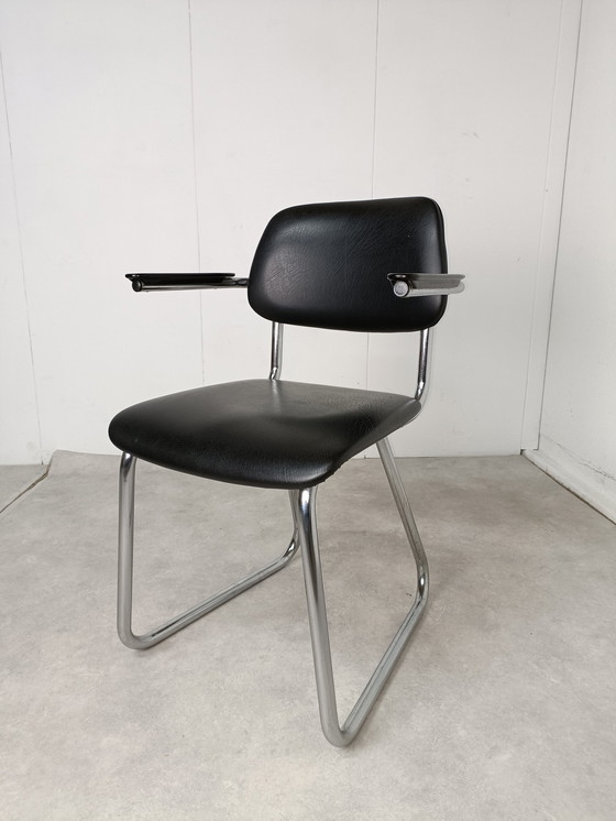 Image 1 of Striking vintage cantilever chair