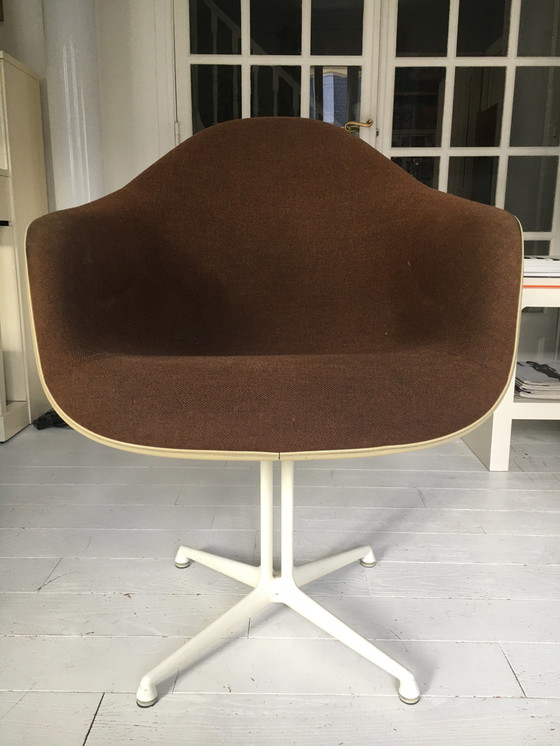 Image 1 of Fauteuil DAX de Charles et Ray Eames.