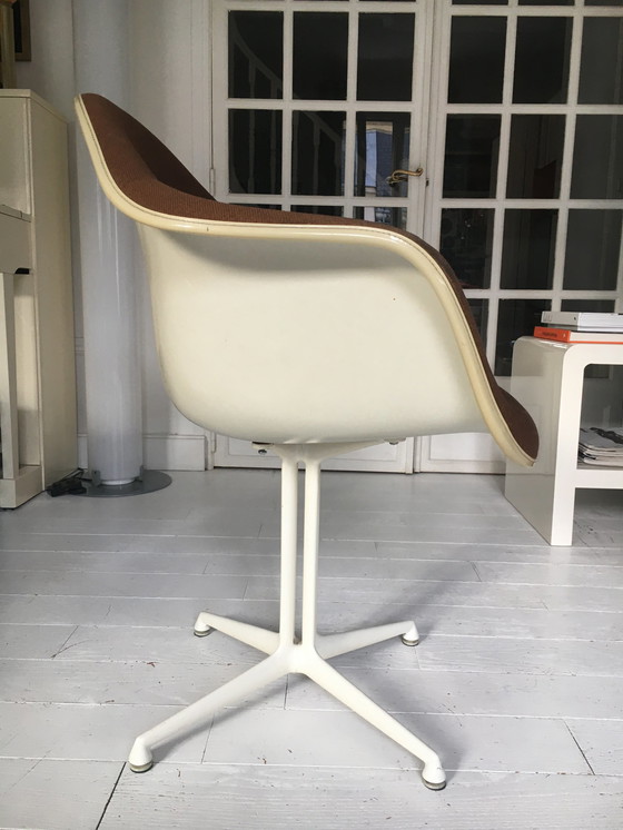 Image 1 of Fauteuil DAX de Charles et Ray Eames.