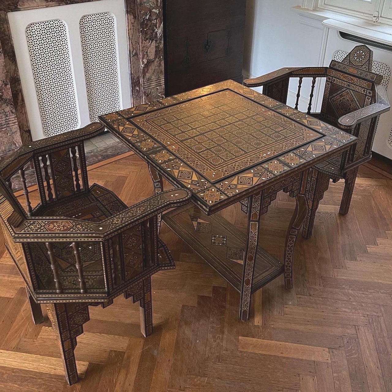 ヴィンテージgame table Vintage Damascus game table | €4,200 | Whoppah