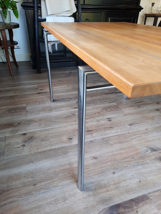 Harvink dining table