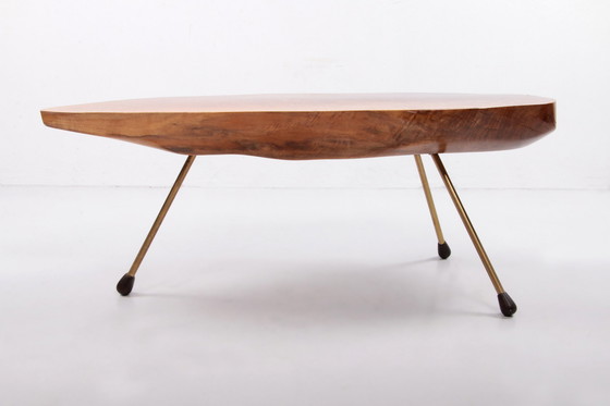 Image 1 of Carl Aubock Design Table basse en noyer avec pieds en cuivre 1950 Autriche.