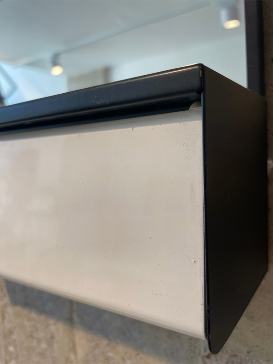 Image 1 of Specchio da parete vintage con mensola