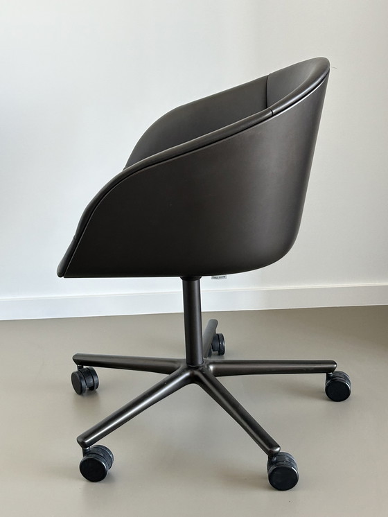 Image 1 of Walter Knoll Kyo Chair design by Pearson Lloyd