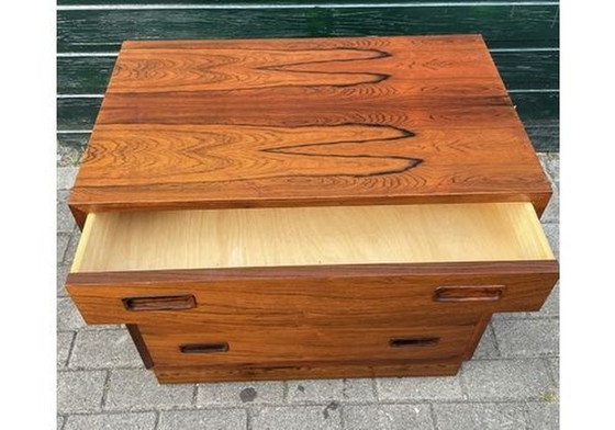 Image 1 of Rosewood 4-drawer chest of drawers with beautiful appearance