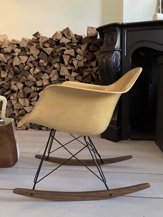 Image 1 of Fauteuil à bascule Eames Miller RAR