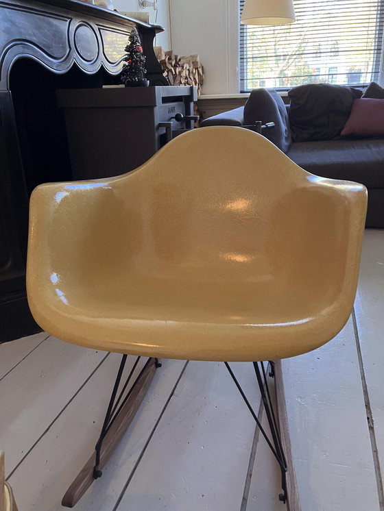 Image 1 of Fauteuil à bascule Eames Miller RAR