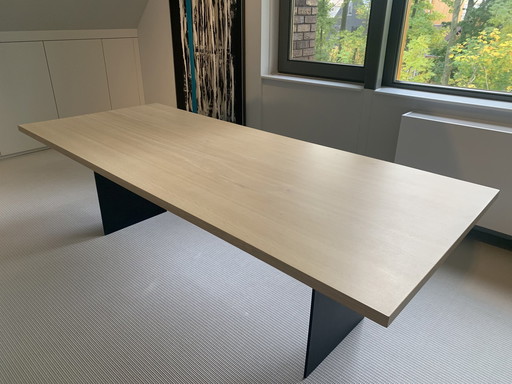 Van Rossum Dining table