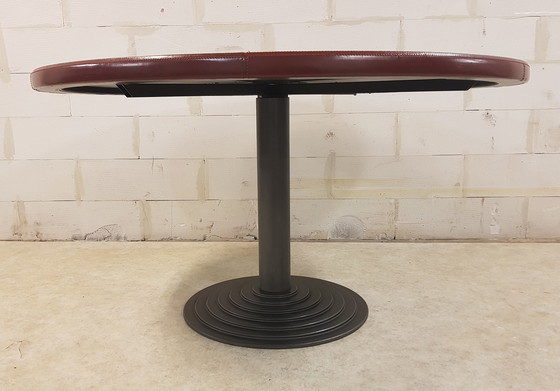 Image 1 of Table Ø 140 cm with saddle leather top