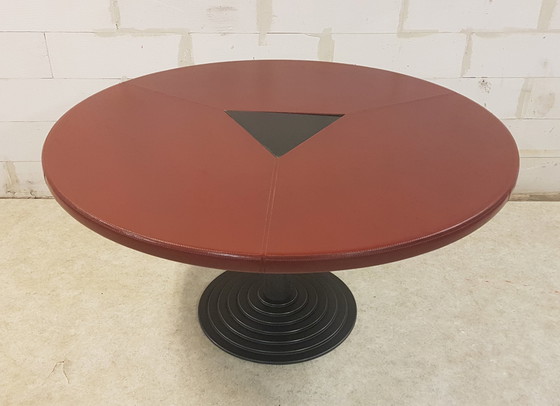 Image 1 of Table Ø 140 cm avec plateau en cuir sellier