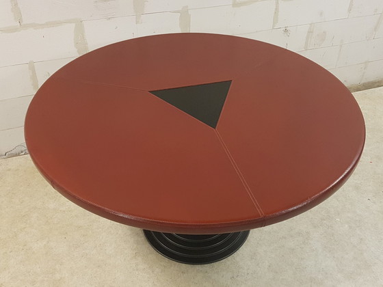 Image 1 of Table Ø 140 cm with saddle leather top