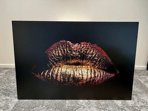 Lips gold red wall decoration