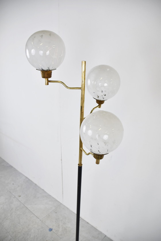 Image 1 of Lampadaire vintage en laiton et verre