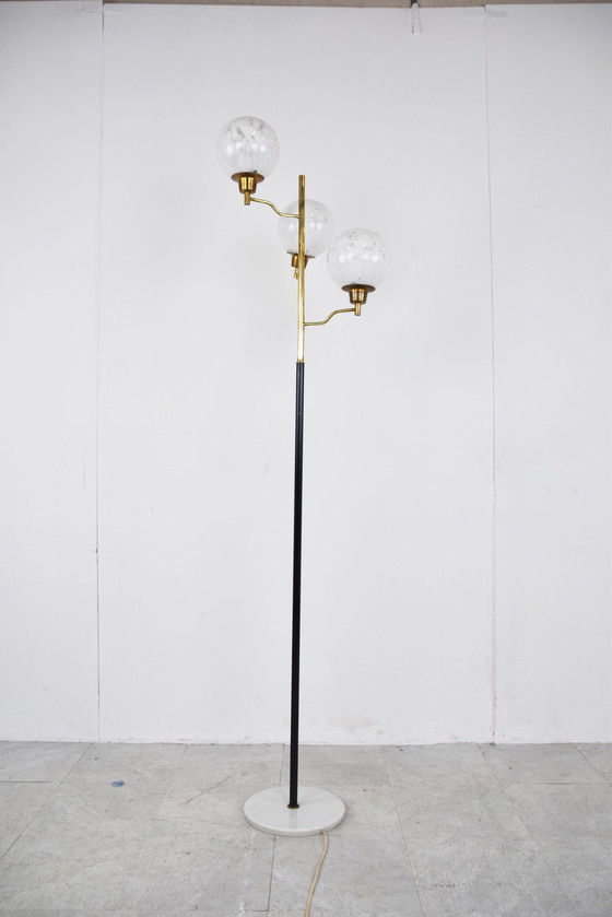 Image 1 of Lampadaire vintage en laiton et verre