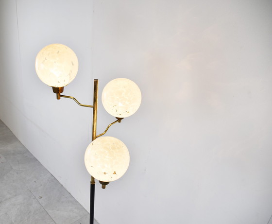 Image 1 of Lampadaire vintage en laiton et verre