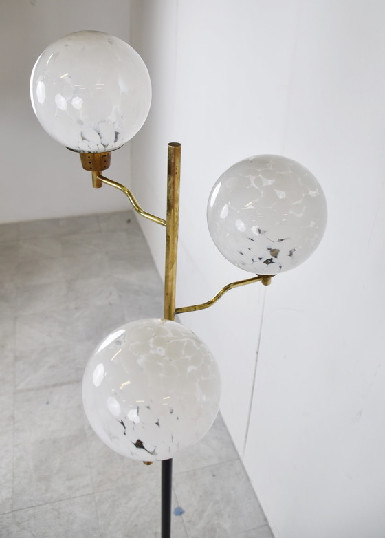 Image 1 of Lampadaire vintage en laiton et verre