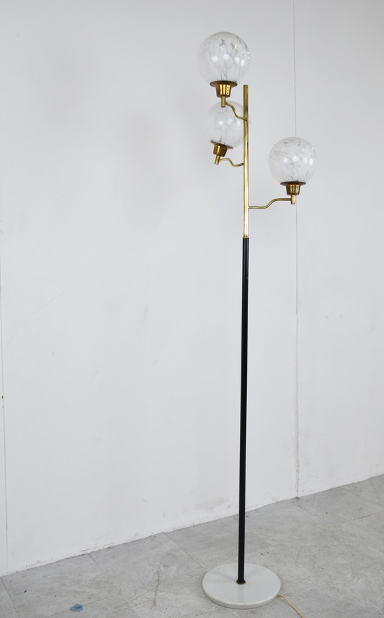 Image 1 of Lampadaire vintage en laiton et verre