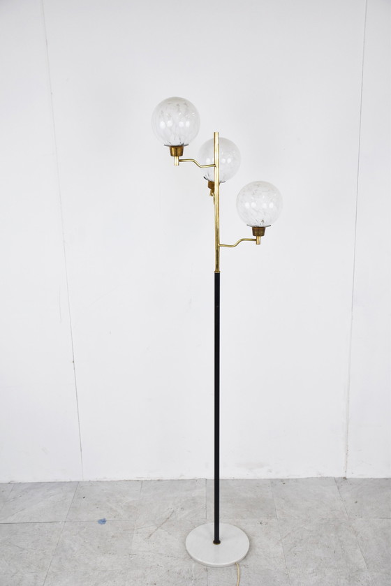 Image 1 of Lampadaire vintage en laiton et verre
